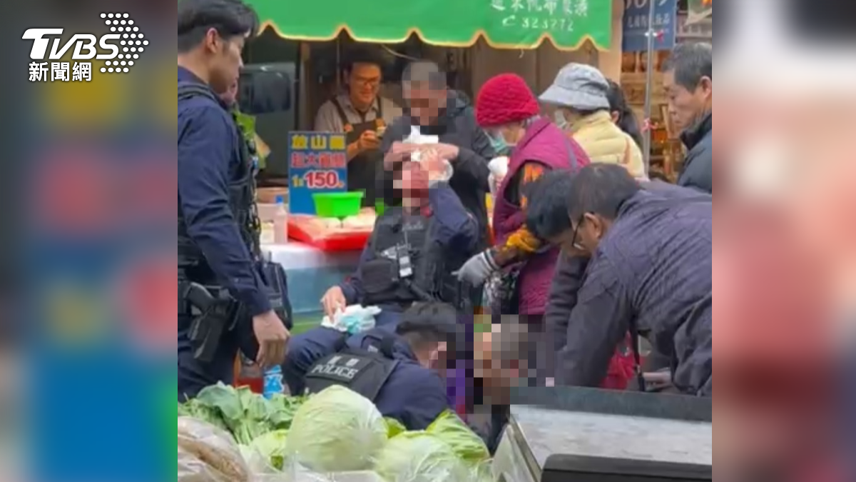 苗栗男疑借手機被拒!把警砍爆血遭開槍「胸中彈」 路人嚇喊:別救