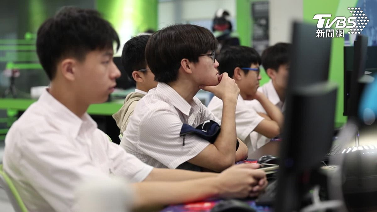 政大、東吳搶搭AI熱潮!人文科系也能學 跨域教學成新趨勢