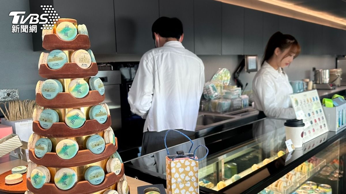 空服員轉戰鐵道!車廂狂晃仍優雅送餐 遊客讚:跟飛機一樣專業