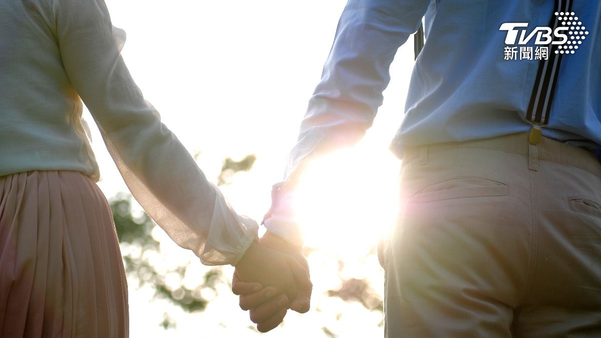 失智嬤吵著找爸媽!醫揭「日落症候群」好發:長輩並非惡化