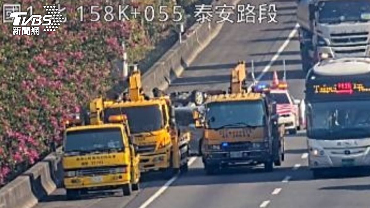 年假首日就出事！國1泰安段兩車追撞翻車　回堵約2公里