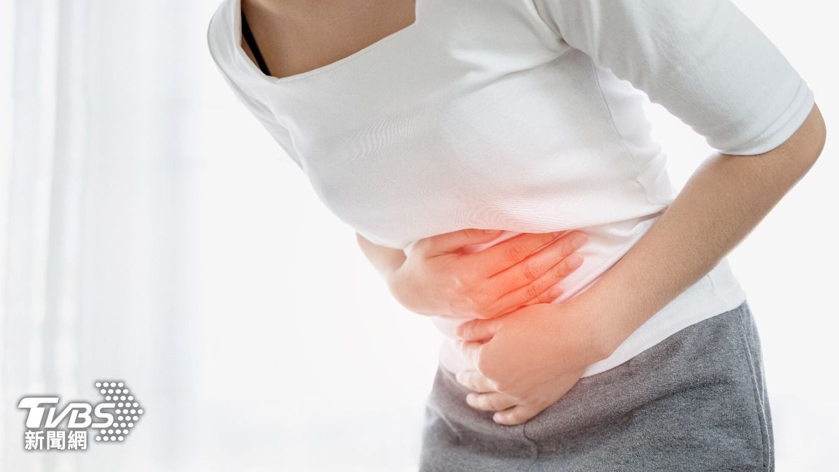 海關查行李「棉條全拆光」男路人竟偷笑!她回台爆哭:大腿全是血