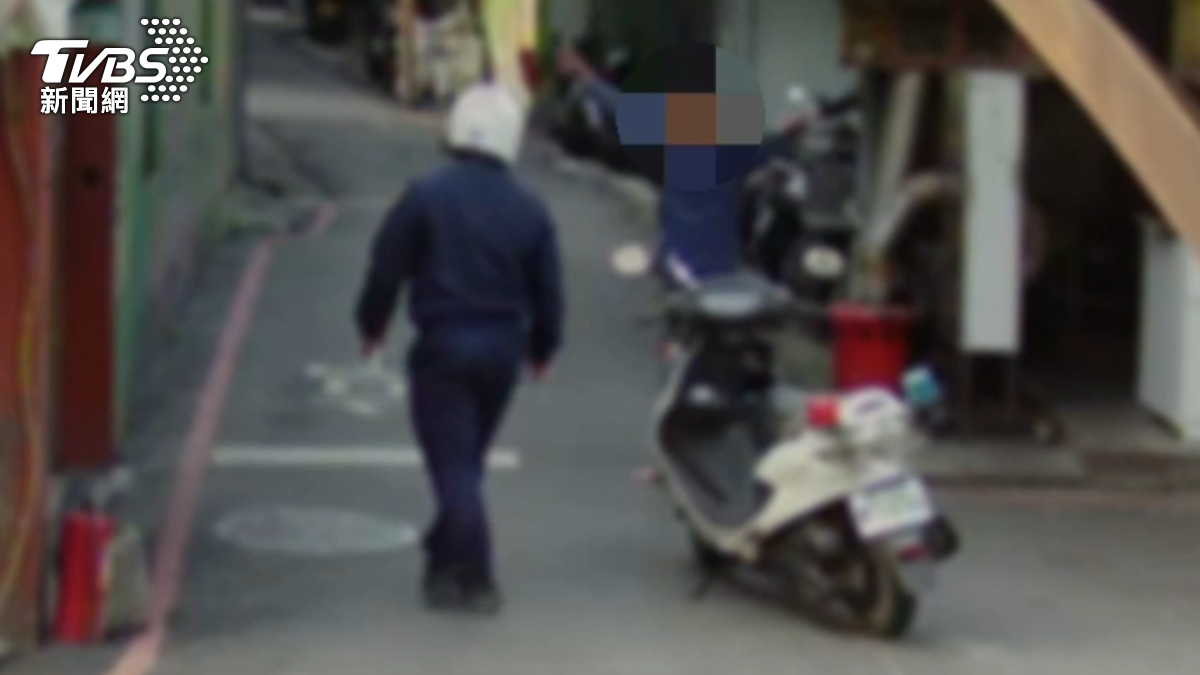 板橋男醉後持菜刀逛大街!揮舞咆哮半小時 警方壓制送醫