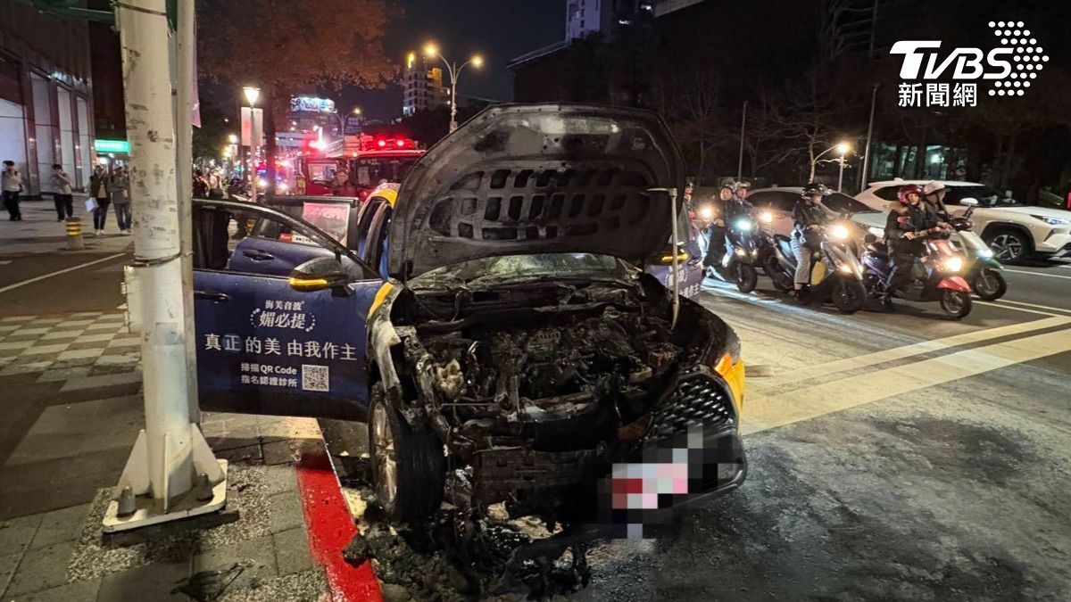 北捷忠孝新生站旁計程車突起火「烈焰燃燒」 1人遭燙傷