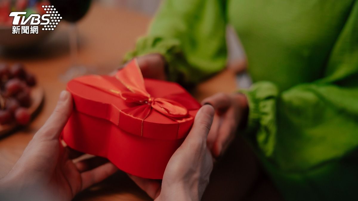 生日禮物不是iPhone17!大馬女氣炸想分手 網:求你放生