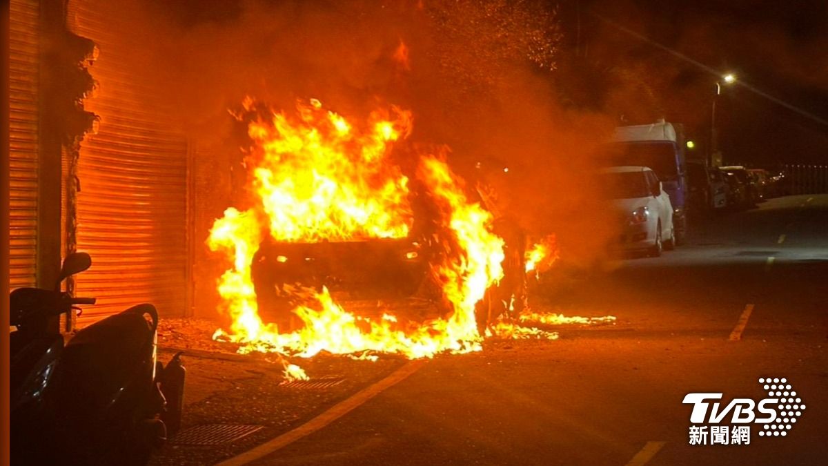 除夕不平靜 基隆休旅車「烈焰吞噬車體」恐怖火球畫面曝