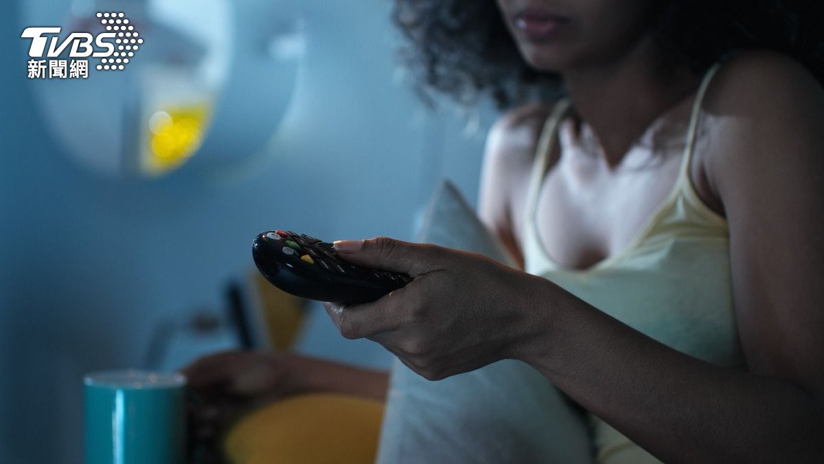 過年熬夜皮膚大爆炸!醫曝0成本「美顏聖物」 食補過頭恐成肌膚殺手