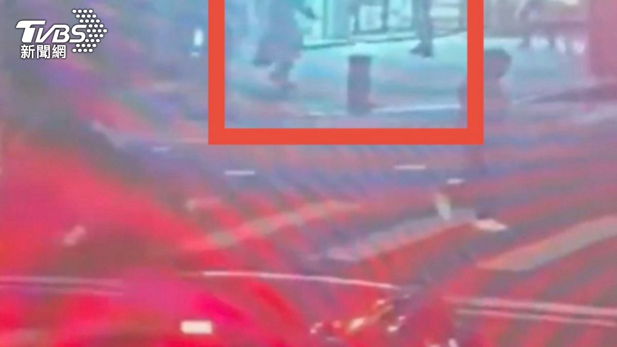 西門町隨機攻擊!他眼鏡遭一拳打爆 嫌犯逃逸影像曝