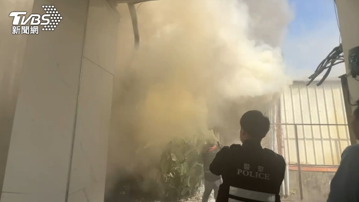 快訊/宜蘭綠九市場旁火災「狂竄濃煙」 急封鎖街道