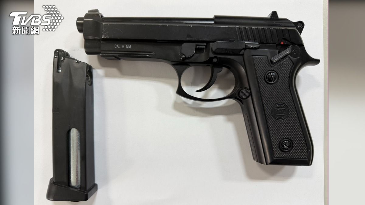 影音/小年夜返鄉遇惡煞!21歲男大生遭逼車 等紅燈被「亮槍恐嚇」嚇壞