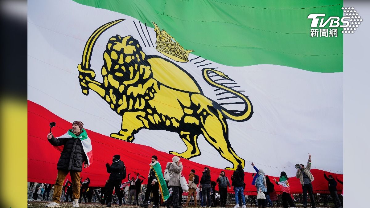 影音/ 川普不忍了?雙航母殺進中東「壓陣」 全球30國百萬人響應喊伊朗變天