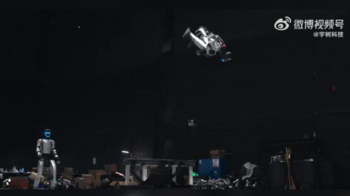 AI機器人春晚大秀武術!雙節棍換手超流暢 多項世界紀錄曝光