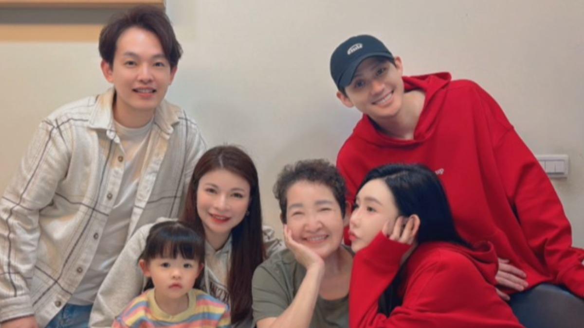 再婚小6歲李玉璽!許允樂過年曬情侶裝放閃 團圓幸福樣曝光