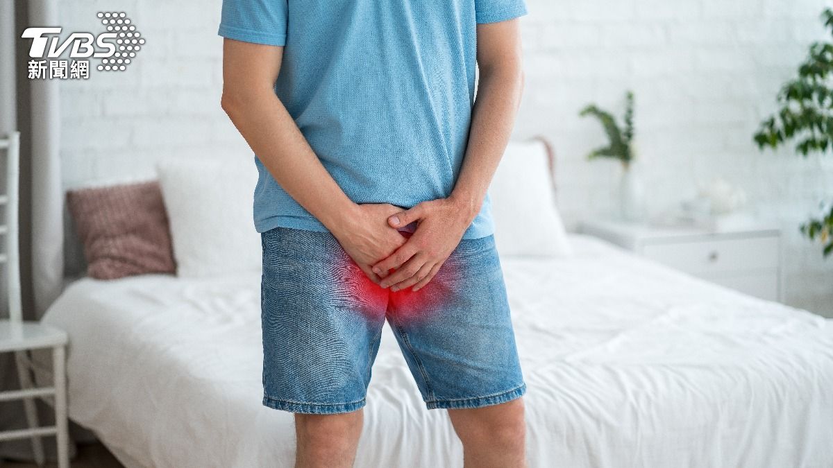 男打球「蛋蛋被擊中」!痛爆整天才求診 醫:恐影響功能