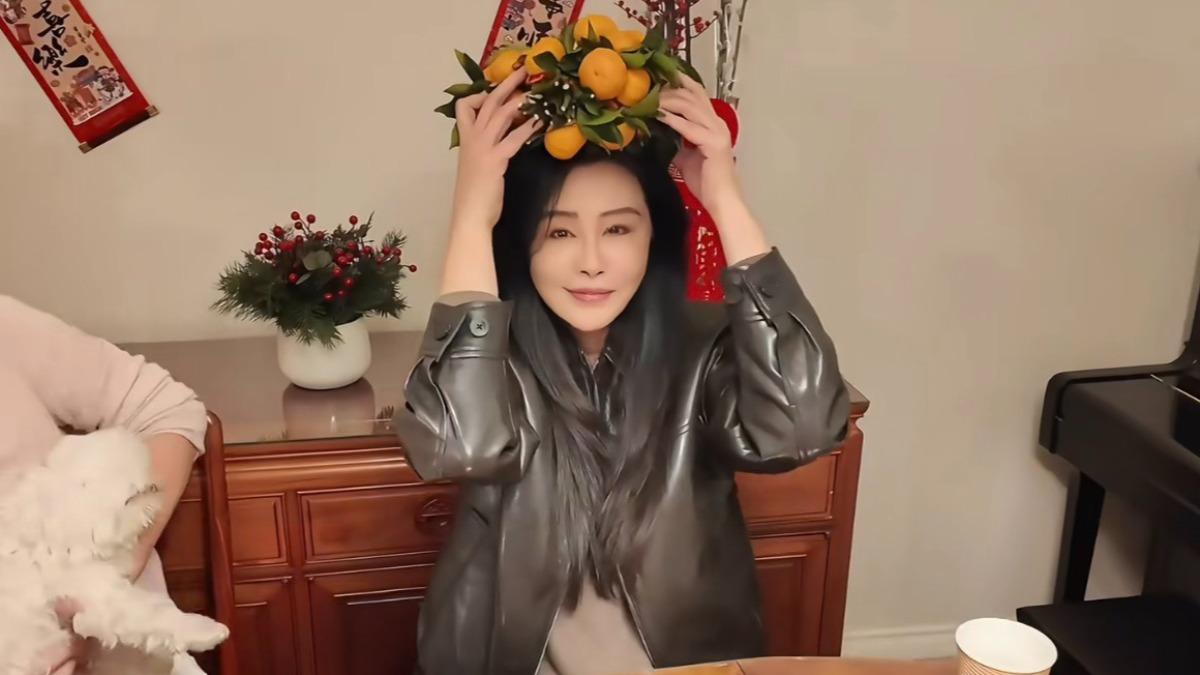 息影後定居加拿大!王祖賢「除夕採購年貨」被拍 俏皮私下面曝光