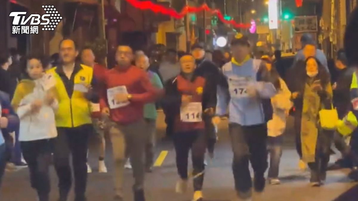 「頭香哥」成絕響!南瑤宮路跑搶頭香 今年田徑隊霸榜