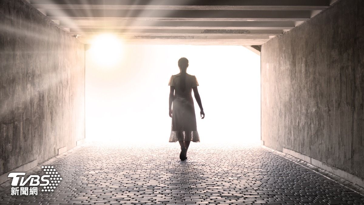 美8旬嬤親曝死後世界!驚見「人生跑馬燈」 任務未成被天堂退貨