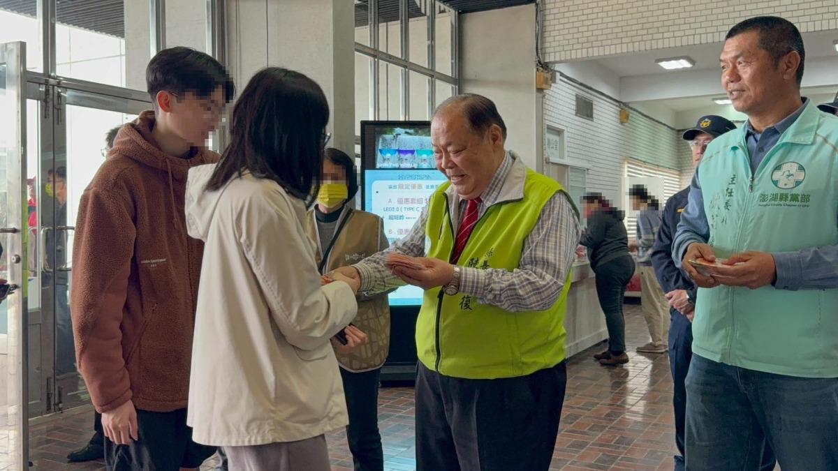 陳光復重摔昏迷!事前照曝「身邊多名局處首長」太突然無人扶