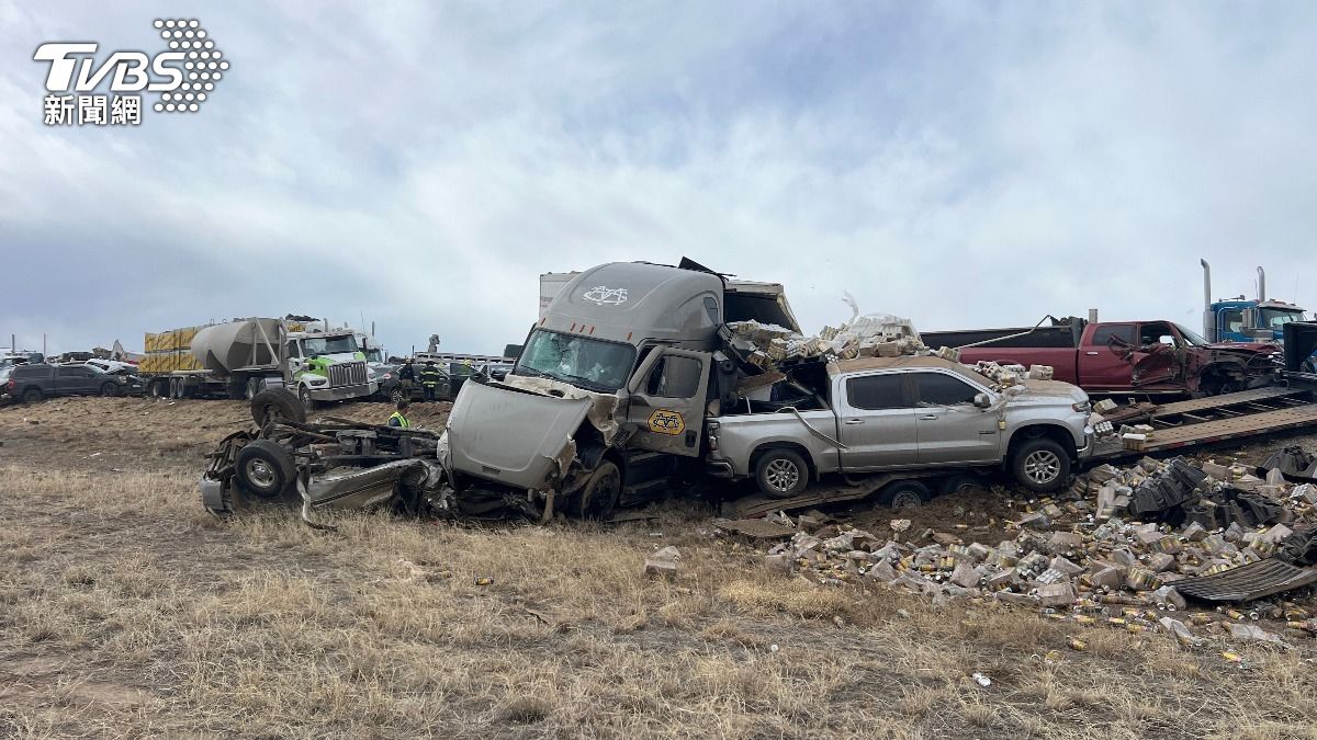 科羅拉多州際公路沙塵暴 能見度近乎零30多輛車追撞4死29傷