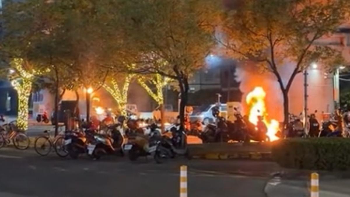 屏東林邊男火車站外丟汽油彈「炸火光」民眾尖叫 嚇人畫面曝