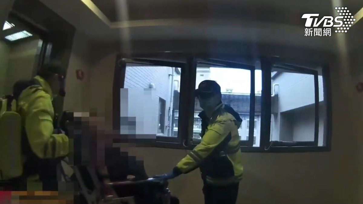 三峽獨居男除夕倒下!連3天沒進食「虛弱躺床」 一通報警電話救命