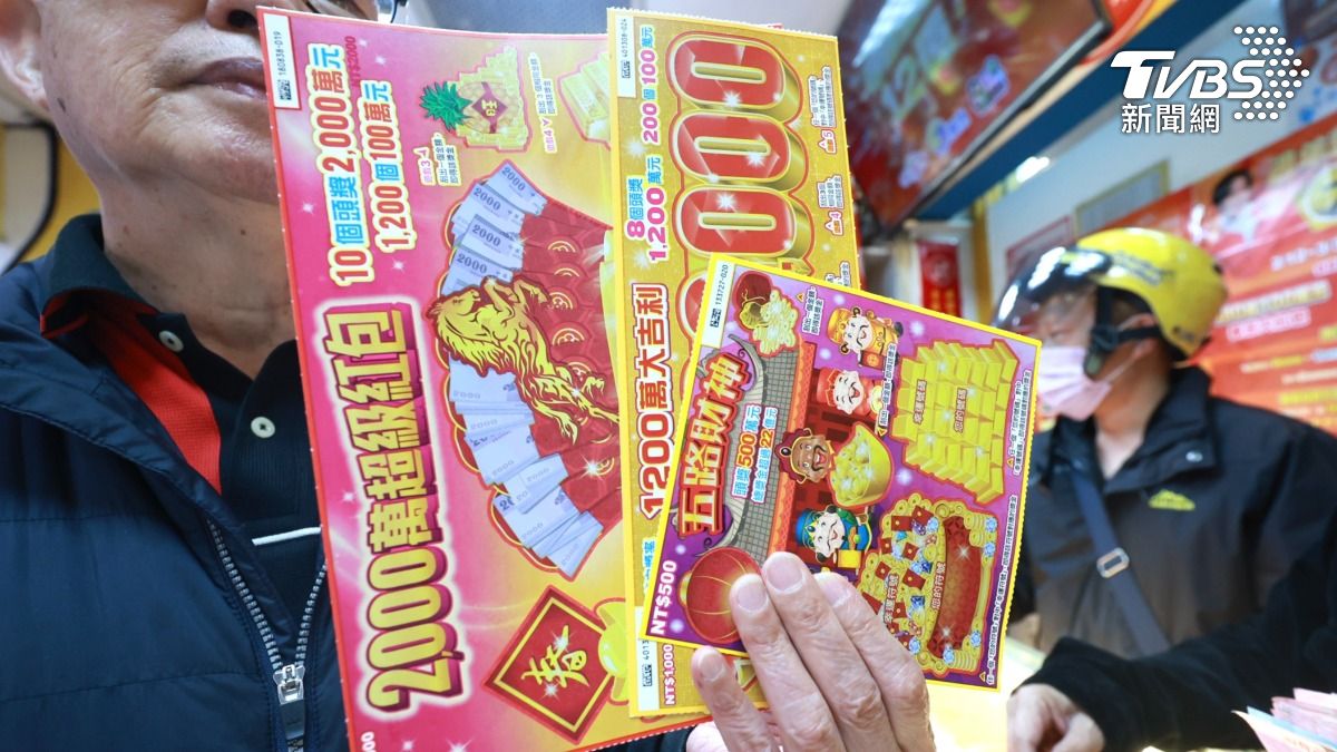 刮刮樂這樣挑!他「連中19張」贏上百萬 錢拿到手軟│TVBS新聞網