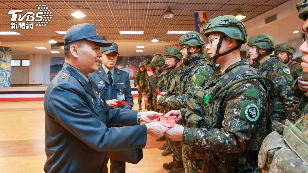 陸軍司令春節赴前線打氣!慰勉戰備部隊 留守士官長曝1心聲