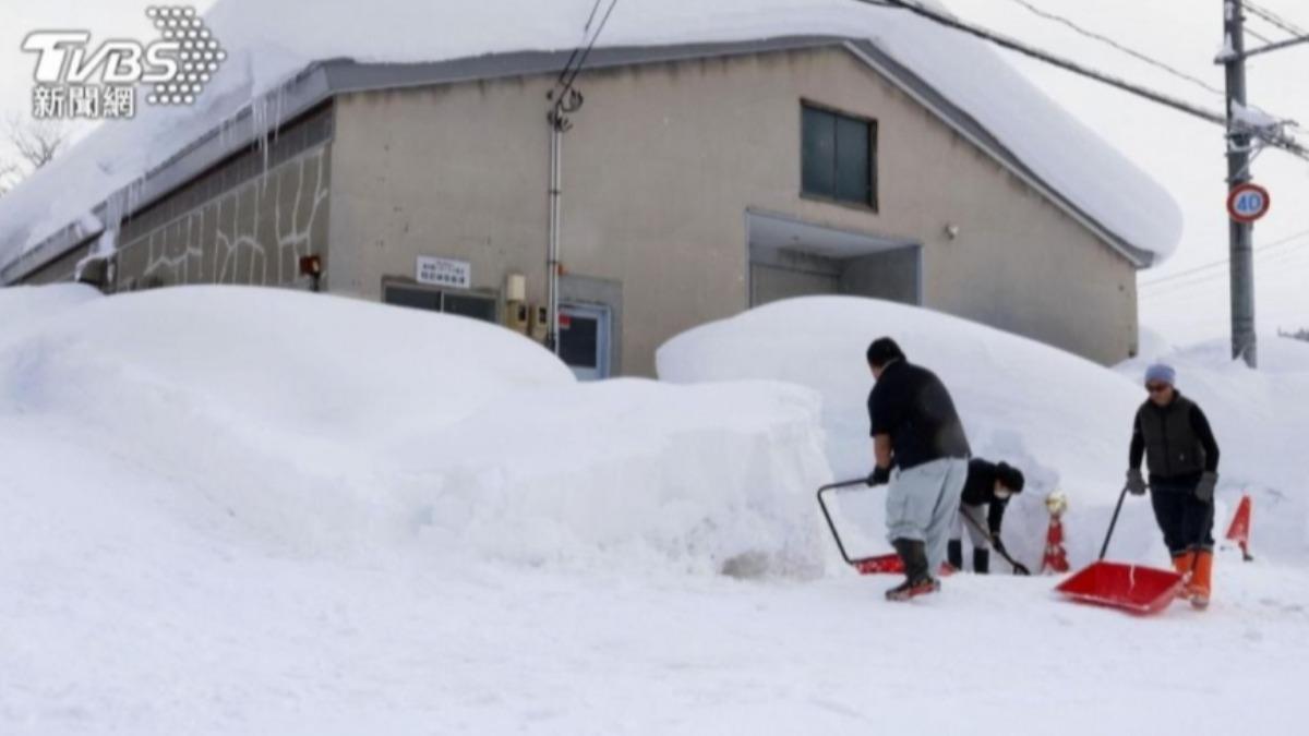 札幌24小時狂降44公分雪 倉庫屋頂雪崩「活埋3人」1死