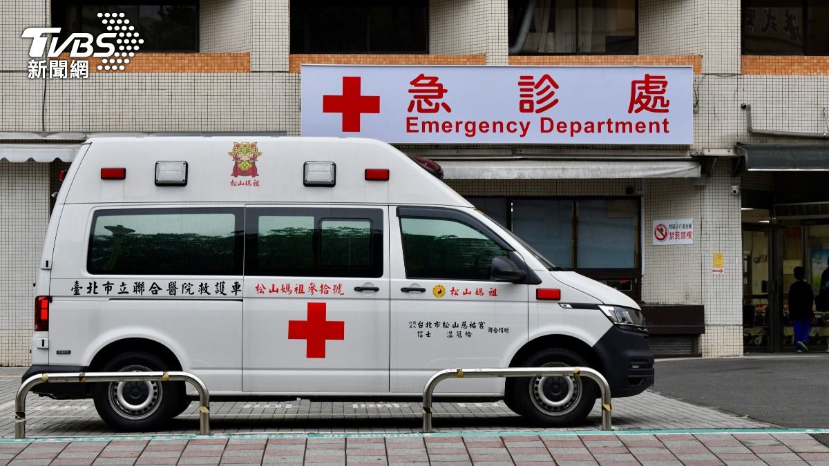 新北永福橋重大車禍!小黃「逆向撞機車」 20歲男噴飛命危