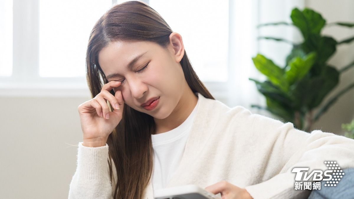 年假狂追劇、打牌眼睛好乾!醫授3招檢測 「1茶」護眼補氣血