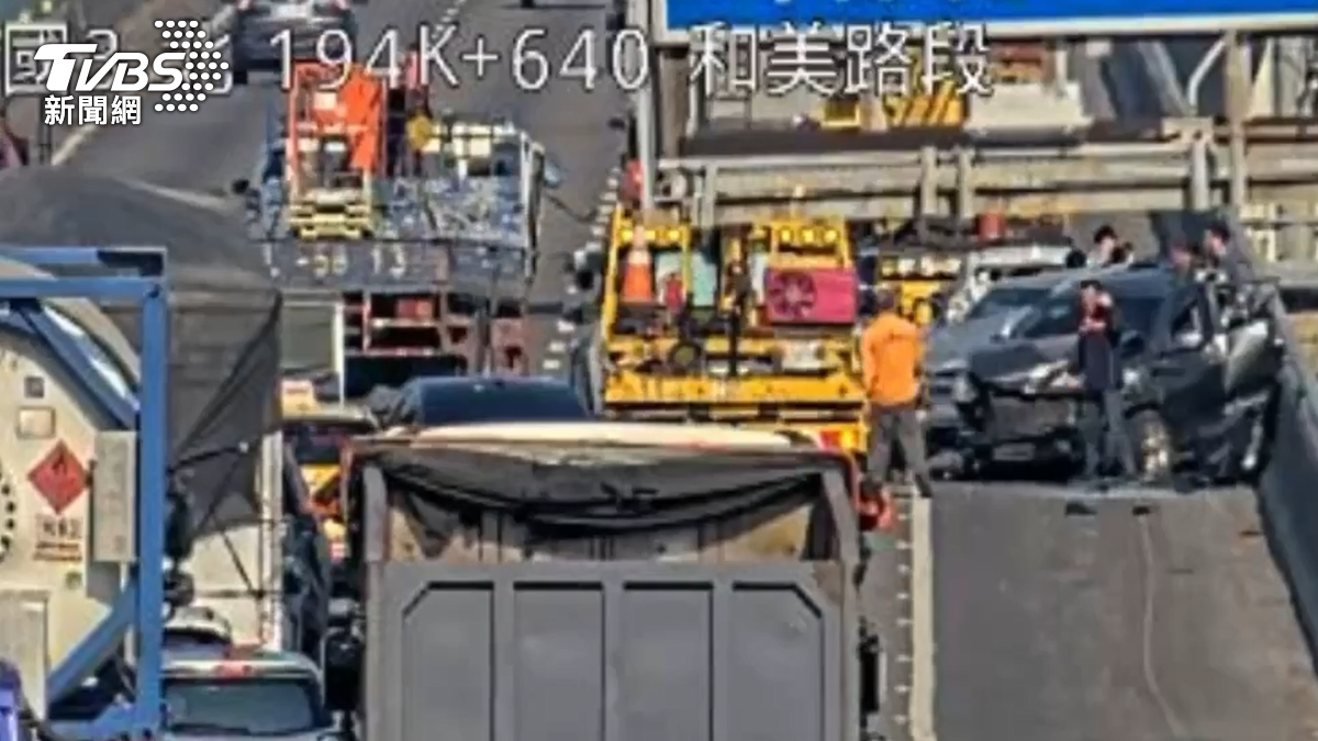 快訊/開工成大型停車場!國3和美段7車撞 僅剩內線通行