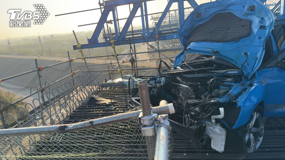 快訊/台江大道死亡車禍!藍色奧迪「頭身分離」 男駕駛慘死