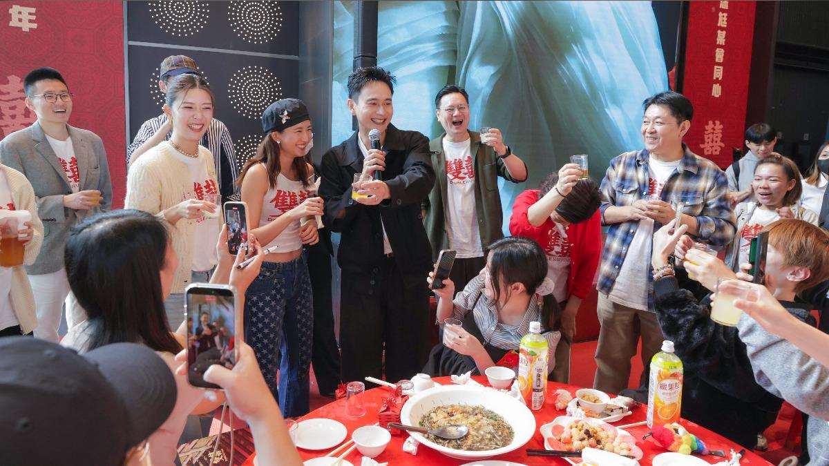 《雙囍》首週賣破2680萬登新片冠軍! 余香凝獲封「國民新娘」1舉動狂圈粉