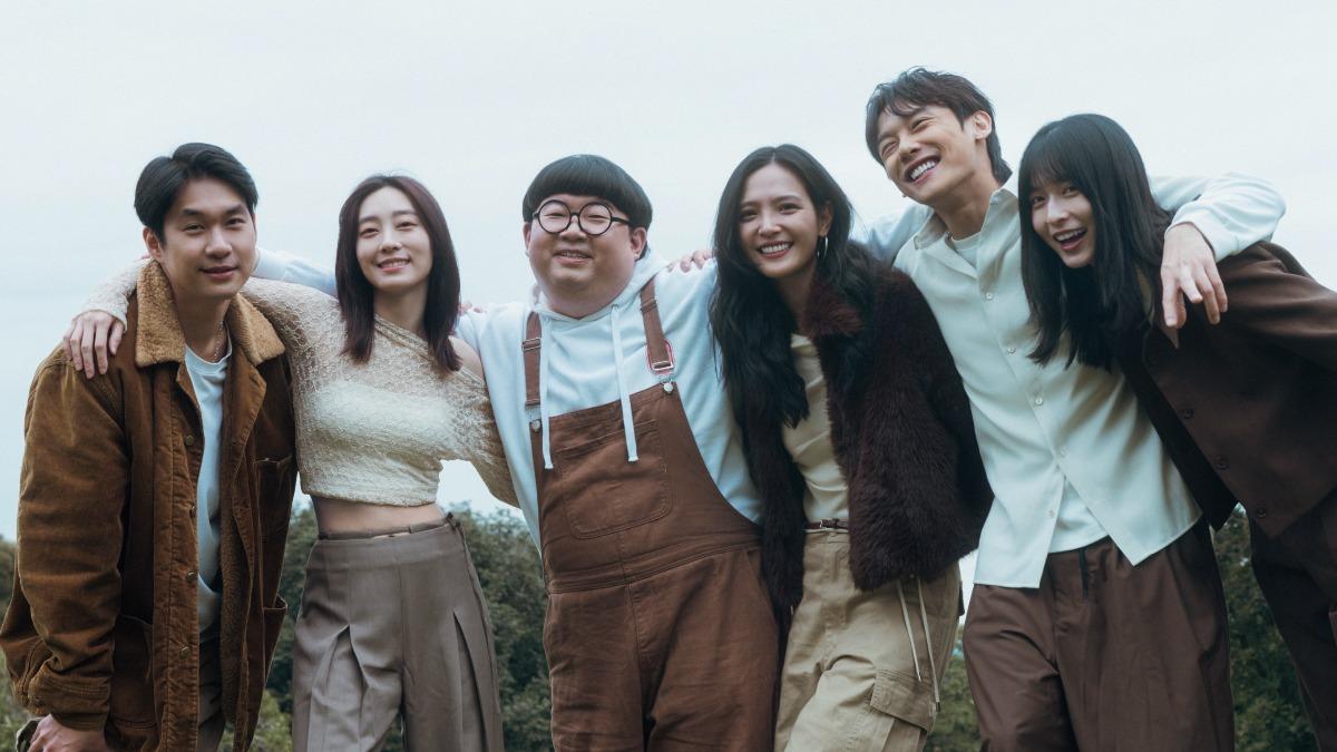 吳子霏森林裡拍美照曝驚人慘狀 筆直「鉛筆腿」慘被叮爆