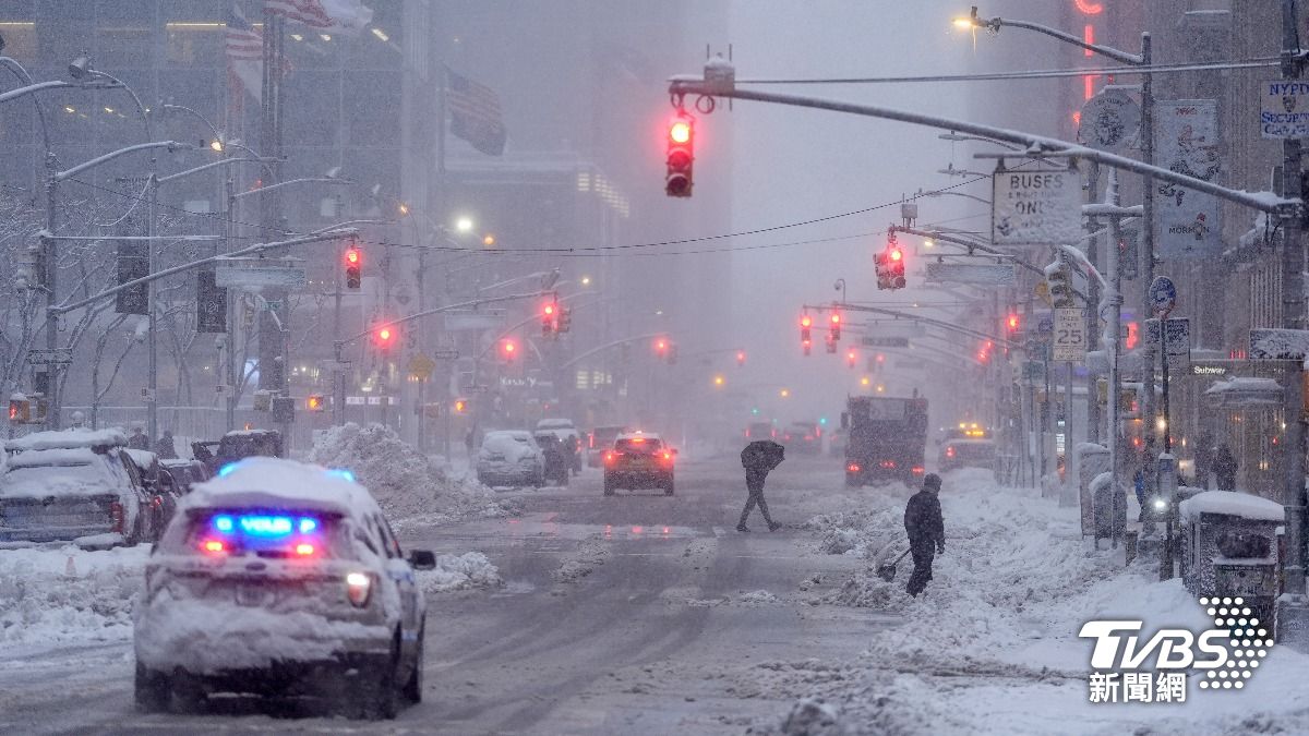 「明天過後」是真的! 紐約10年最慘暴風雪全城冰封 市長下「禁足令」