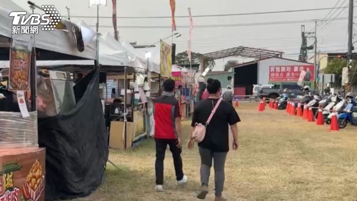 麥克風「引爆怒火」! 夜市攤商衝突 辣椒水、椅子都拿出來