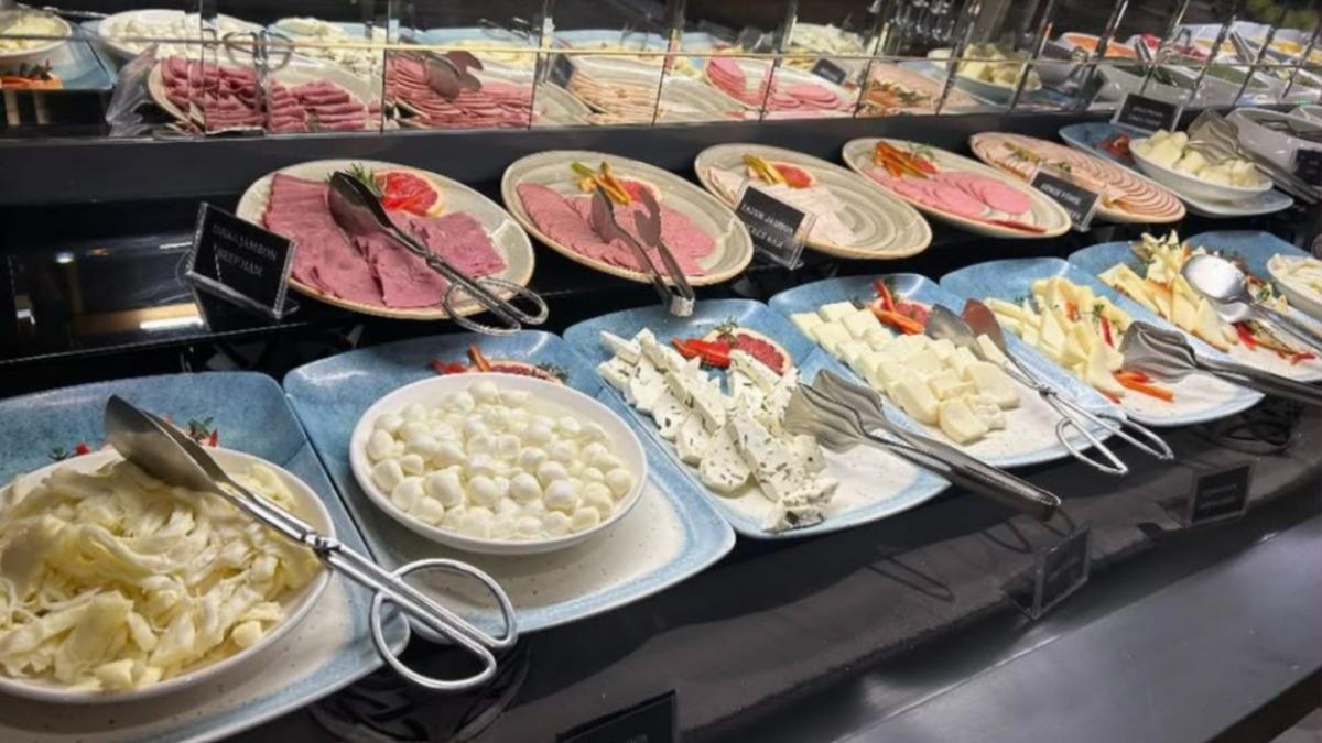 30歲女旅遊頭爆痛!竟是吃起司、喝紅酒惹禍 醫點名偏頭痛飲食