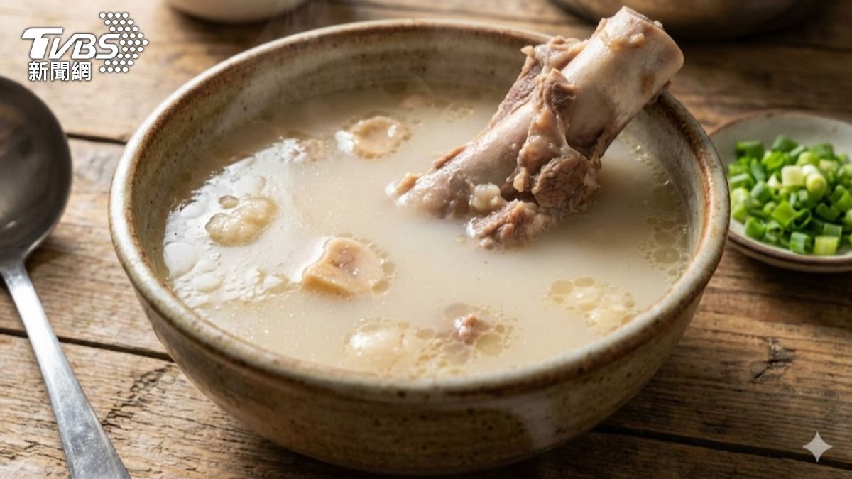 連喝2週大骨湯!65歲翁小腿「按出大洞」 險終身洗腎