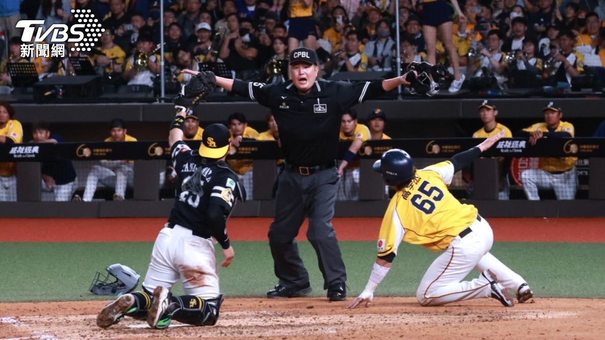 台日交流賽首戰!軟銀雙轟逆轉 7比3擊敗中信兄弟