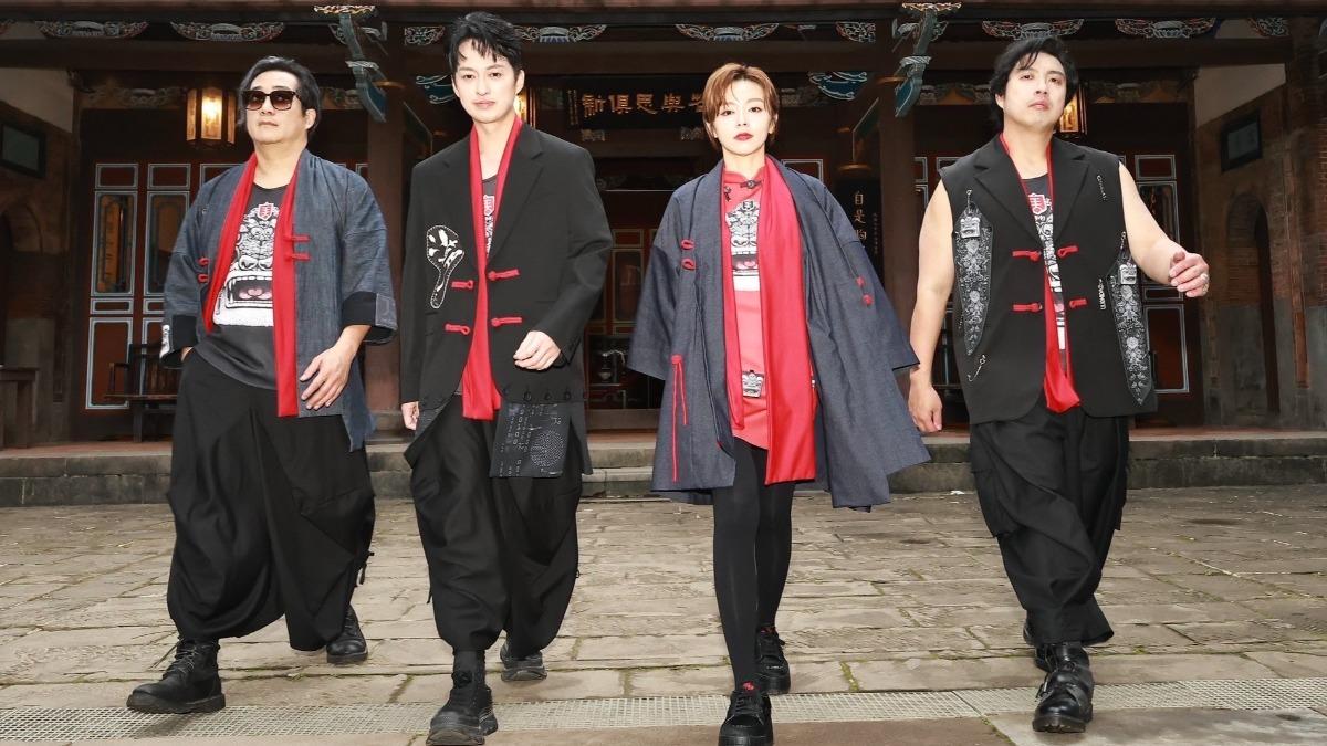 王瞳新年震撼變身!吐「2心願」 披方口獅戰袍:內心湧現勇氣