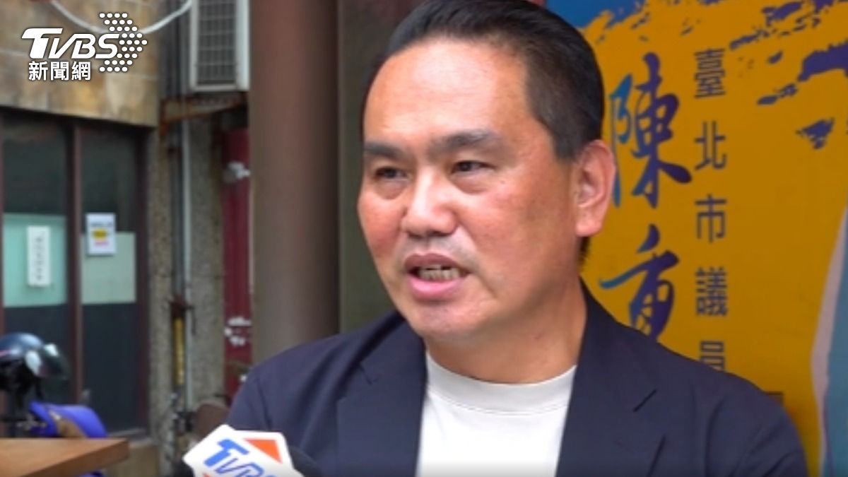 涉台智光案一審有罪! 陳重文看板黨徽「鯨魚」遮掩