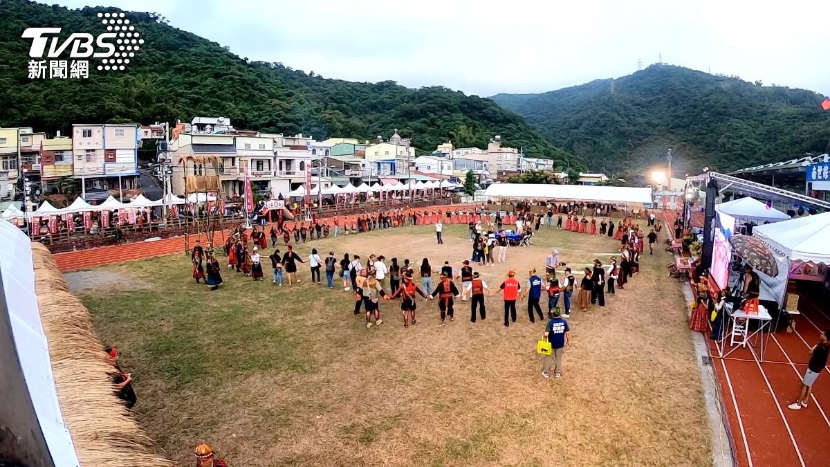 佳穎T政步/我們放9天假 他們的過年 到了2025年才有3天