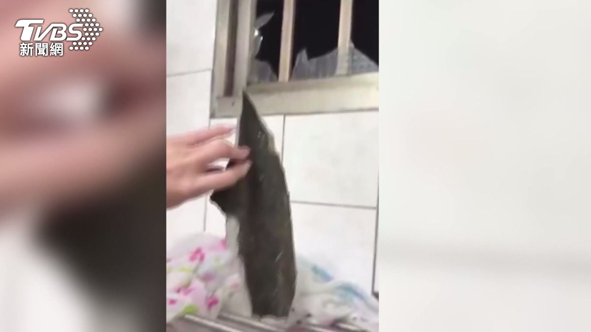 颱風吹飛石棉瓦砸爛門窗!住戶索賠20萬被打槍 怒批官方擺爛