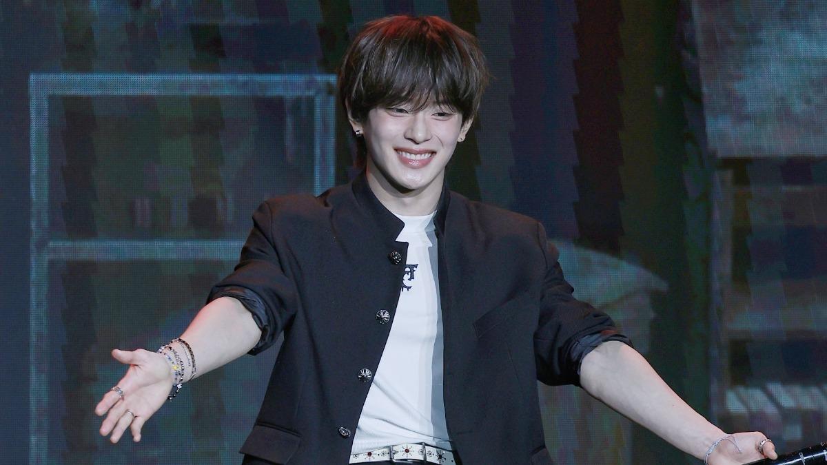 VERIVERY岡旻初次單飛登台!噴香水討抱抱狂撩粉 尾聲突爆哭惹心疼