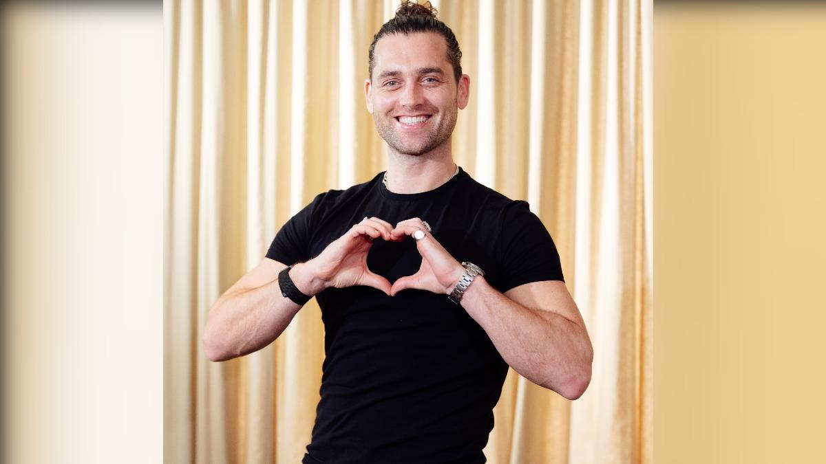 不怕鐵腿!《悲慘世界》男星重返台灣 徒步「北車走到101」狂讚:超享受