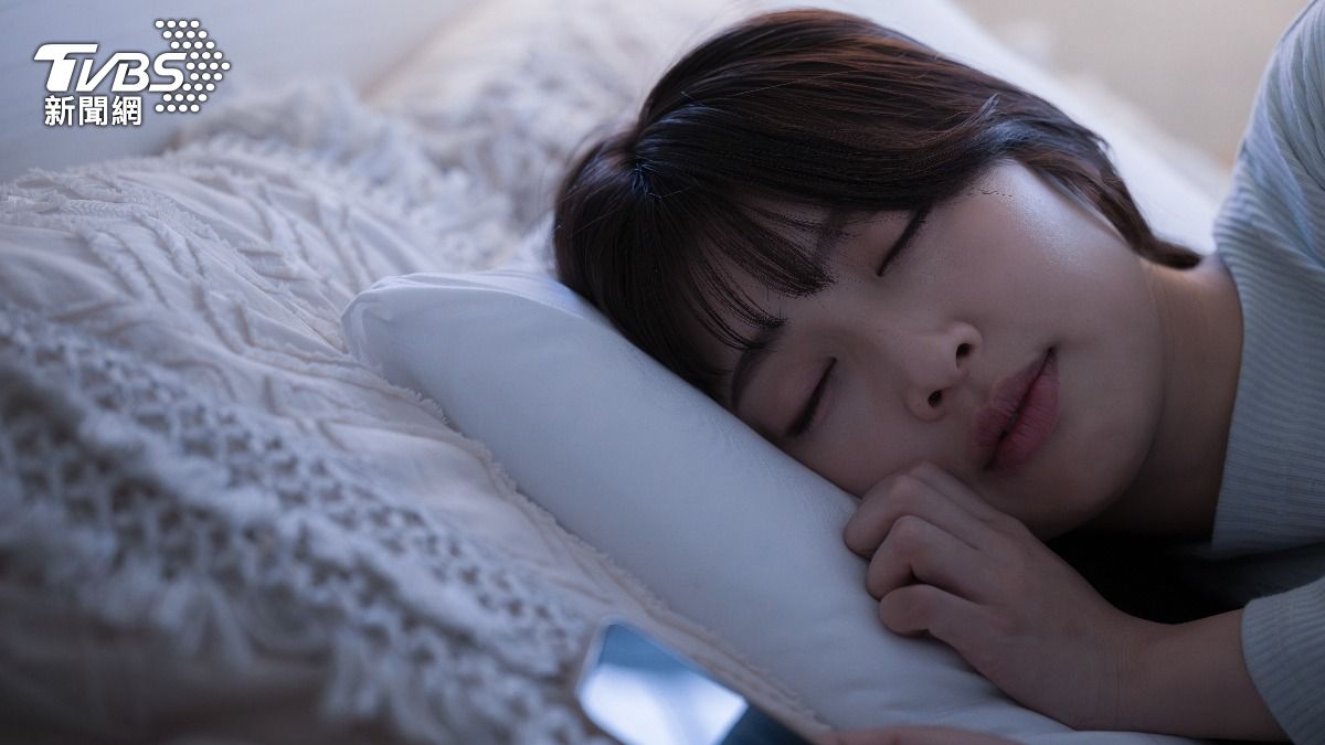 失眠救星!網瘋傳「478呼吸法」秒入睡 搭配3穴位更穩神