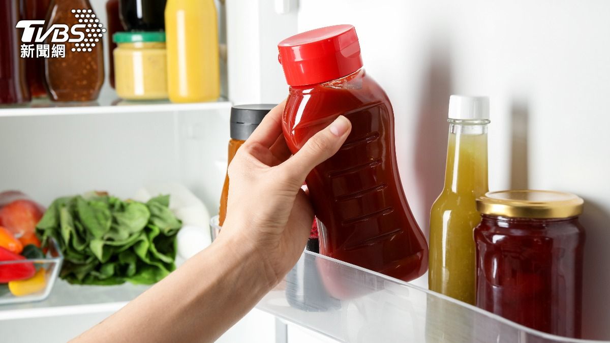 倒放超NG!品牌揭「2步驟」輕鬆倒出番茄醬 沾到衣服這樣做