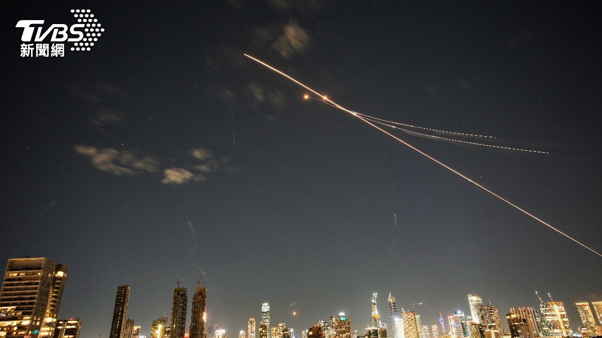 美以聯手空襲伊朗「至少201死」 傳30枚炸彈轟哈米尼住所