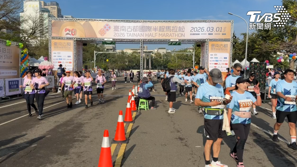 台南古都馬湧2.5萬人!補給站驚見「必比登、龍蝦吃到飽」