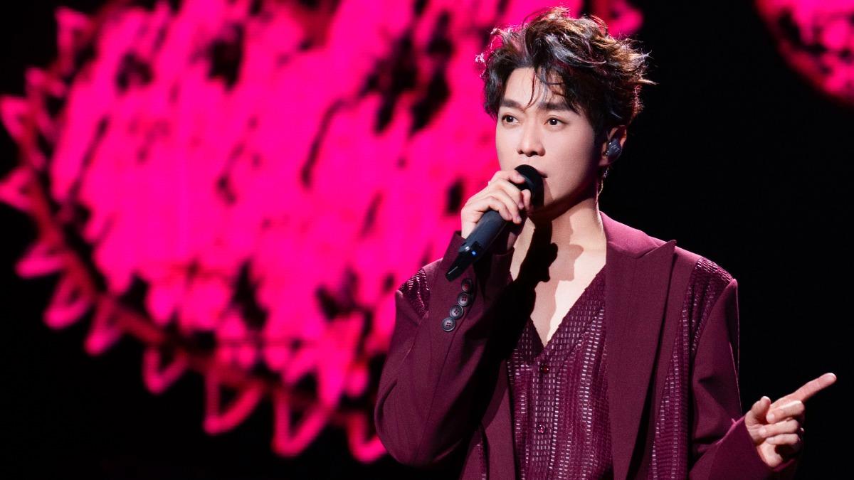 逆成長!張棟樑44歲凍齡長相不科學 發紅包給粉絲嗨翻